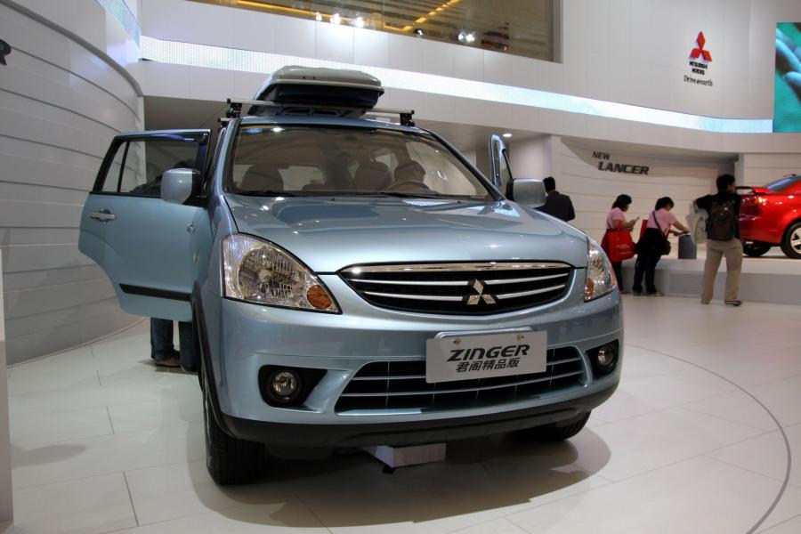  Mitsubishi Zinger 2006 года  (фото 5 из 9)